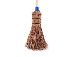 Escoba Negra Redon Cabo Madera Indruaseo
